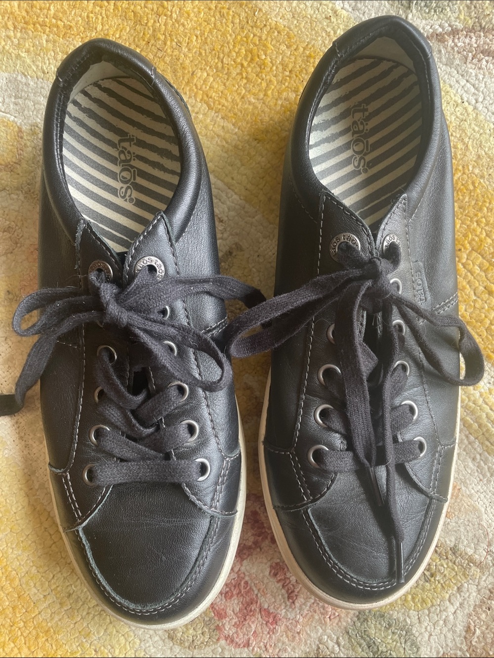 Taos Footwear Black Low-Top Lace-Up Women's Sneakers